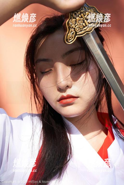 蜜桃社 - 护士不止是职业：Gina的定制作品让你重新定义美！