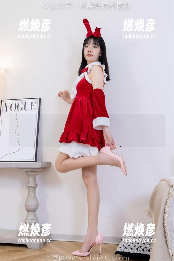 袜啵啵 - 快来瞧瞧瑶瑶的JK制服写真，下载后绝对值回票价！