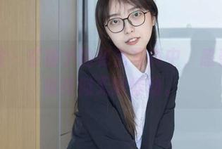 袜啵啵 – 在稚予的秘密写真中，感受那些似有似无的悸动。