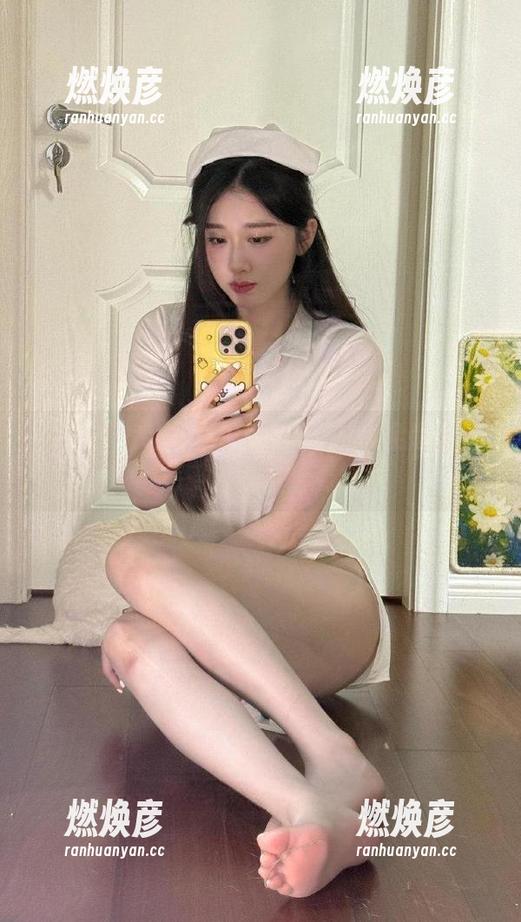 微密圈 - 轩子巨2兔的酒红礼服全套，下载感受它的热度和魅力