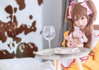 镜酱的厨娘写真，真的是只看不吃吗？让我先噜噜嘴！