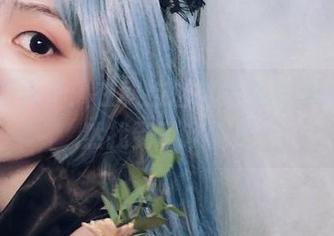 青水百合子：在科技魅魔的照片中，我竟然找到了欢愉感