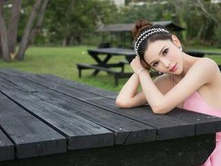 青豆客 – 而今歆小兔chobits的美足私房图包，让我怀疑人生：为什么会有这么美的存在？