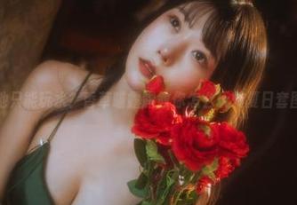 谁说泳池只能玩水？香草喵露露教你怎么玩转夏日套图资源！