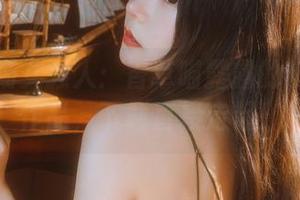 新晋职场女强人：香草喵露露的粉色内衣作品，下载直接走起！