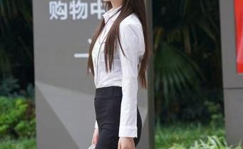 制服长腿美女图包更新，魔镜街拍，这波美腿你绝对不想错过！