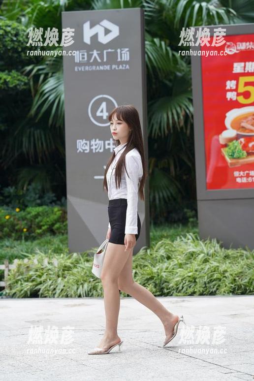 魔镜街拍 制服长腿美女图包更新,魔镜街拍,这波美腿你绝对不想错过!