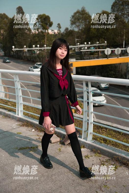 如此迷人，黑丝毛呢格子裙的魔镜街拍写真资源只为懂得欣赏的人
